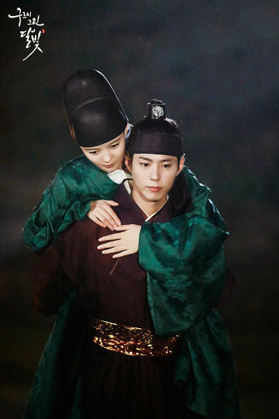 Piggyback in Moonlight Drawn by Clouds